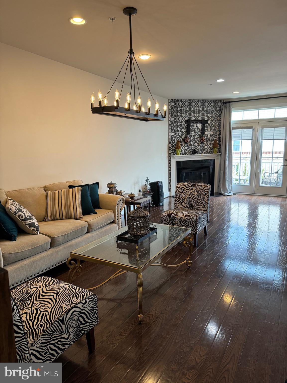 ONE LOUDOUN LAND BAY B - Residential Lease