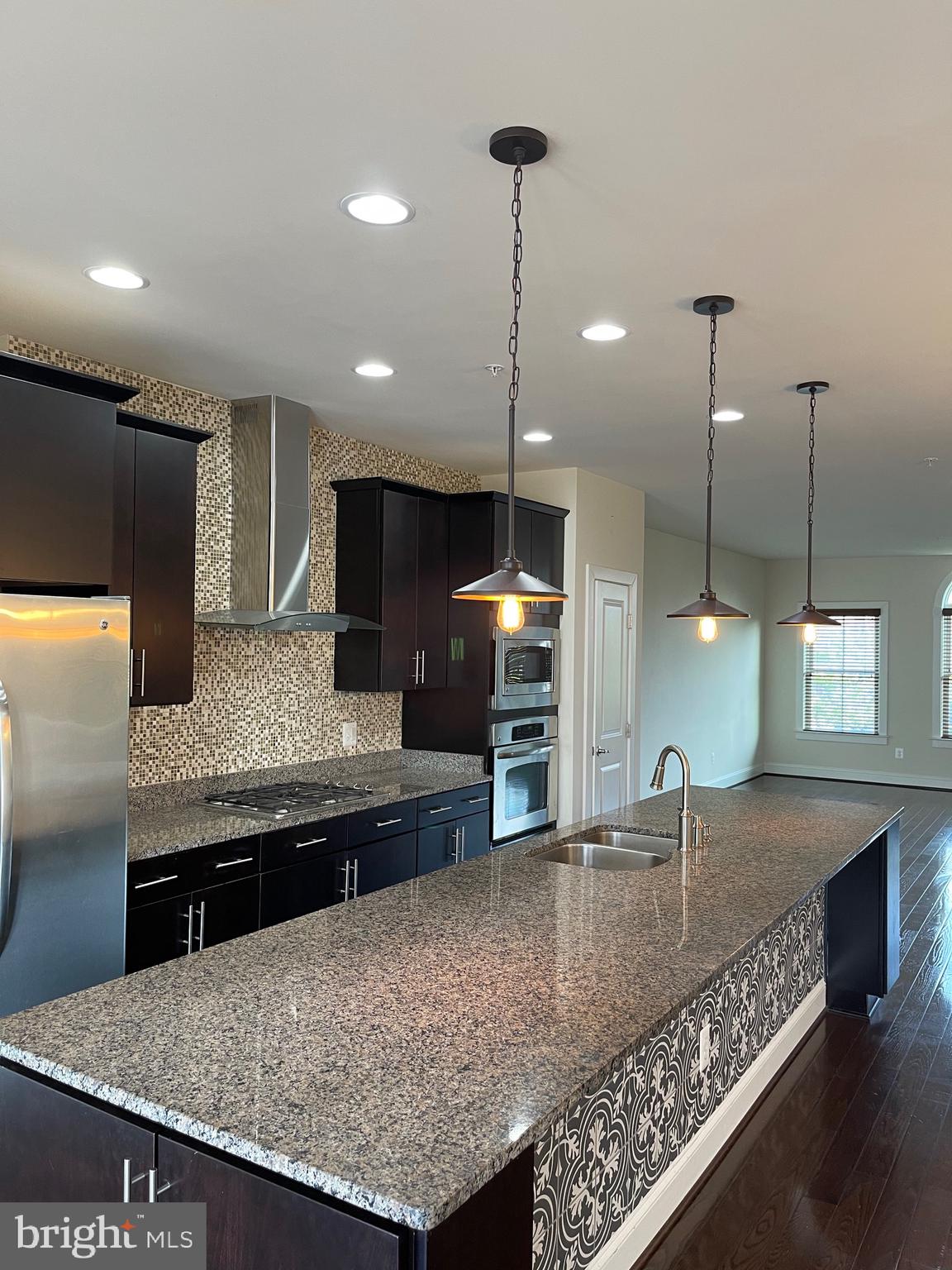 ONE LOUDOUN LAND BAY B - Residential Lease