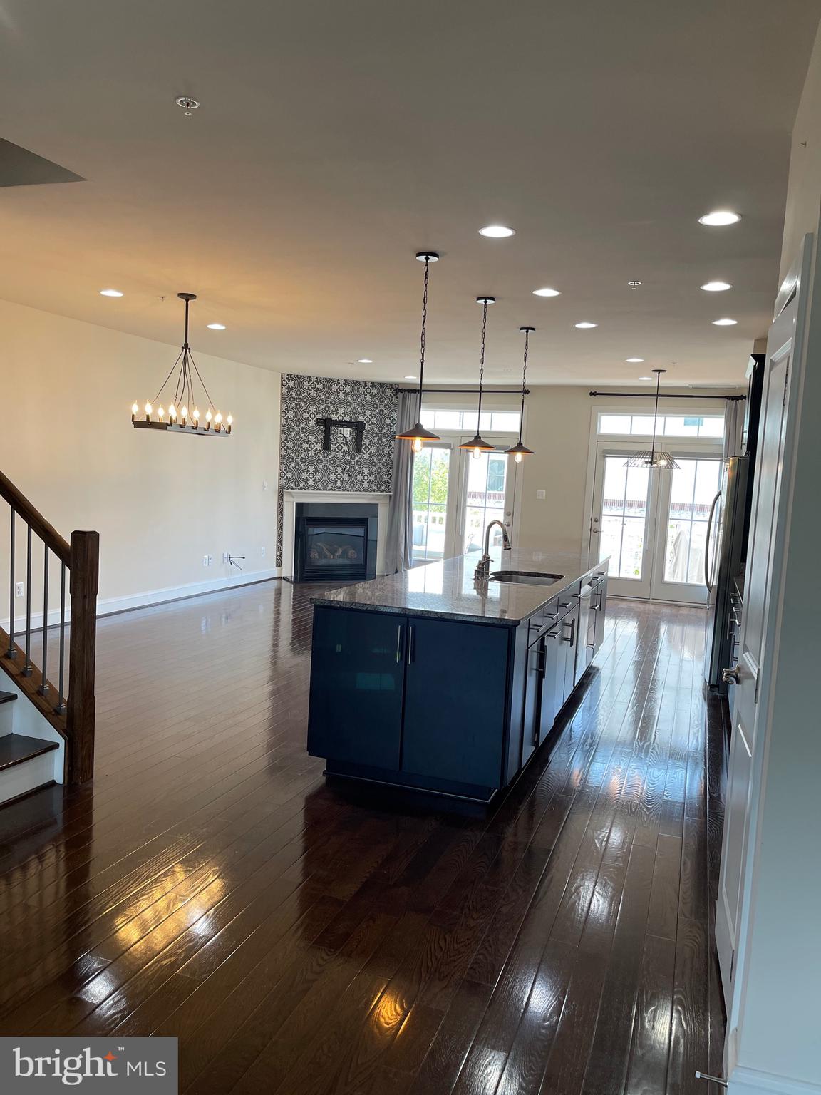 ONE LOUDOUN LAND BAY B - Residential Lease