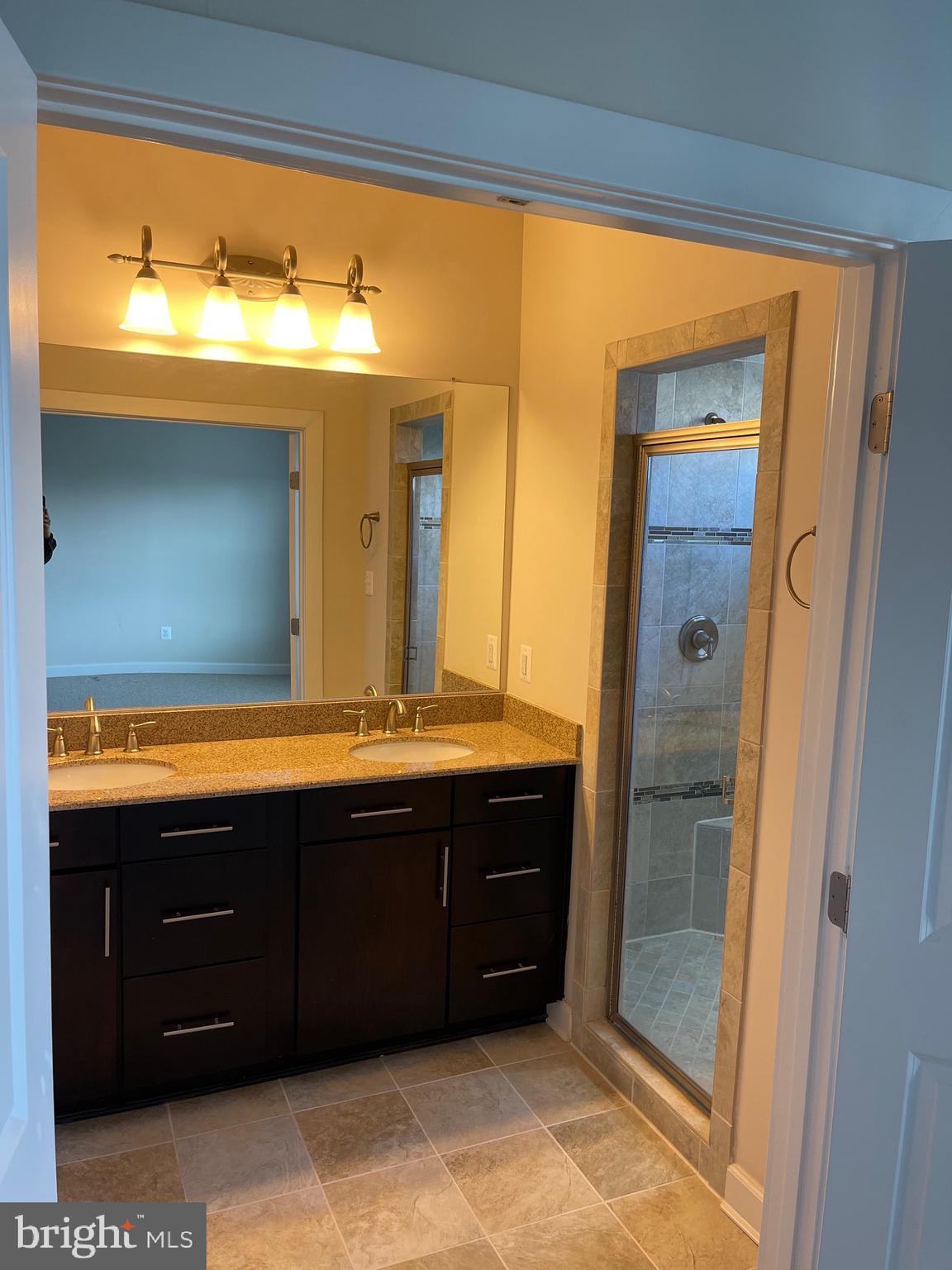 ONE LOUDOUN LAND BAY B - Residential Lease