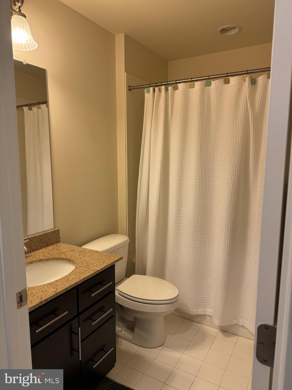 ONE LOUDOUN LAND BAY B - Residential Lease