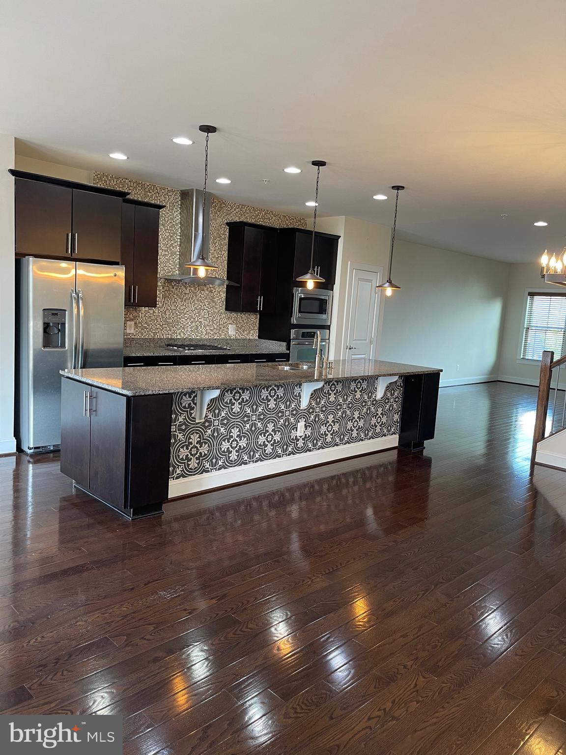 ONE LOUDOUN LAND BAY B - Residential Lease