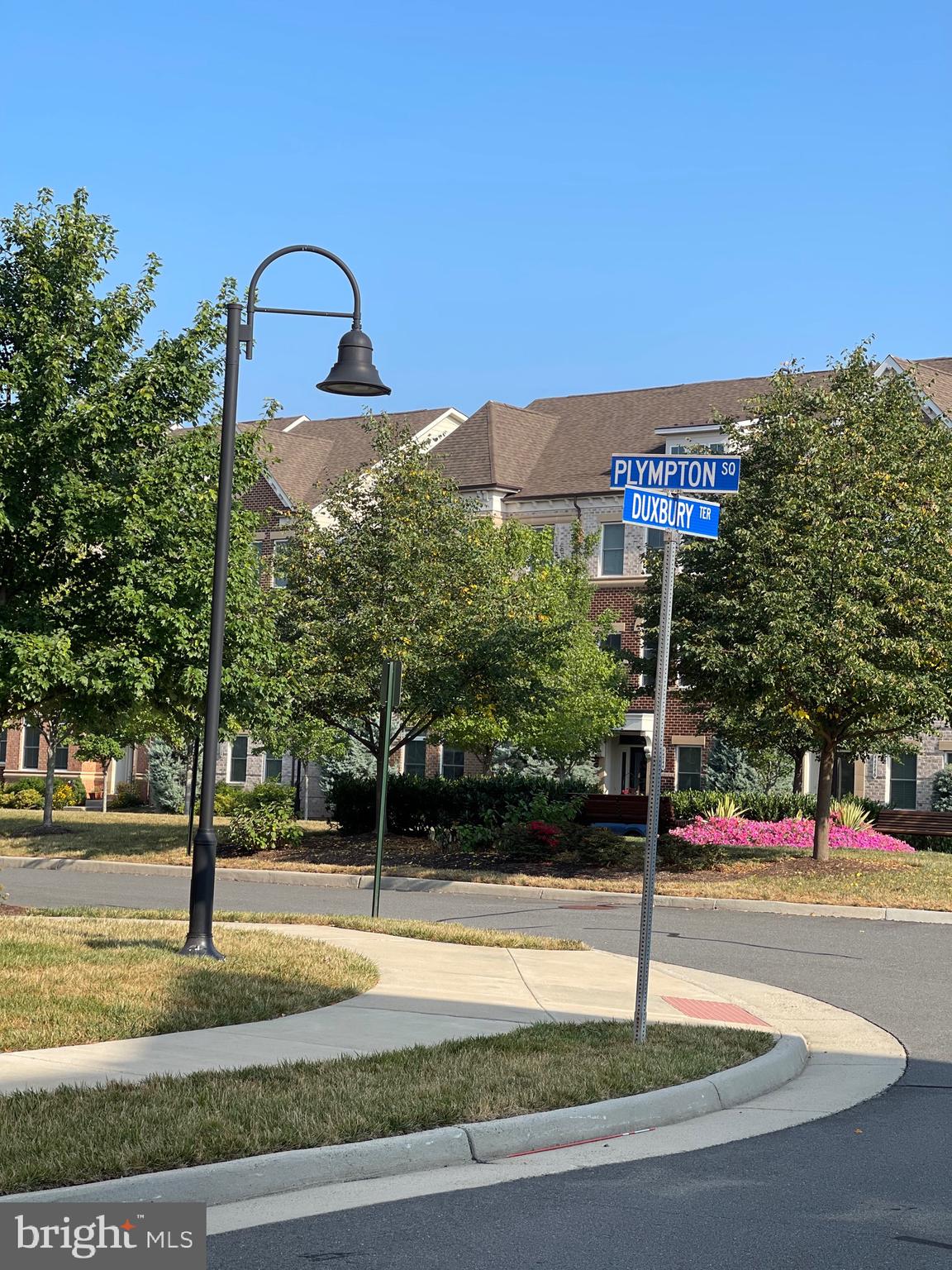 ONE LOUDOUN LAND BAY B - Residential Lease