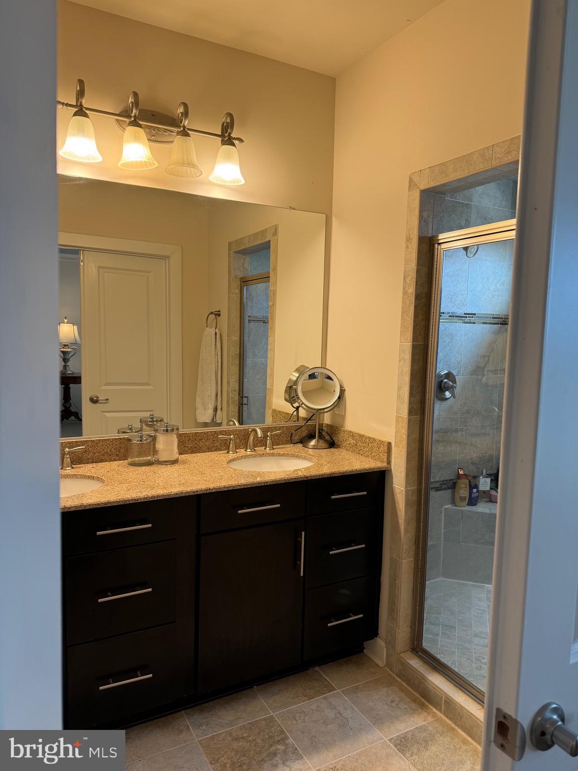 ONE LOUDOUN LAND BAY B - Residential Lease