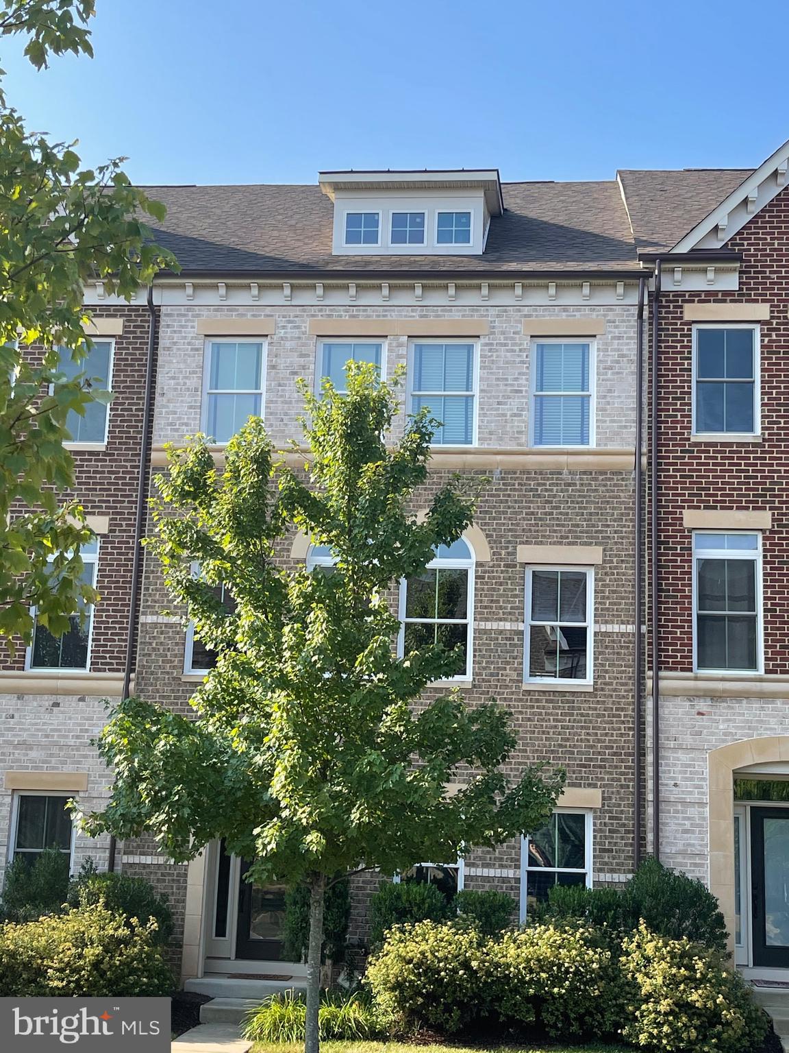 ONE LOUDOUN LAND BAY B - Residential Lease