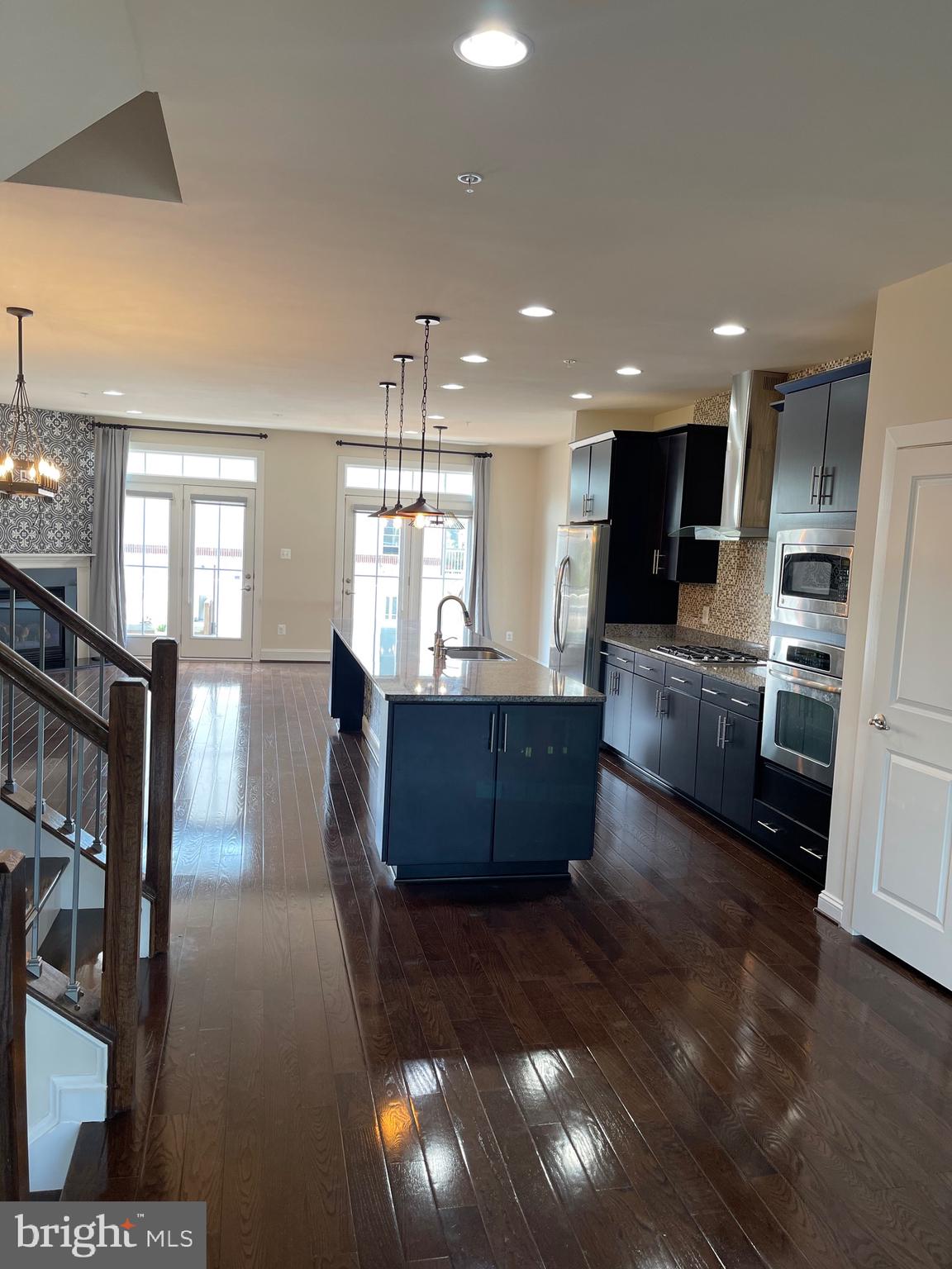 ONE LOUDOUN LAND BAY B - Residential Lease