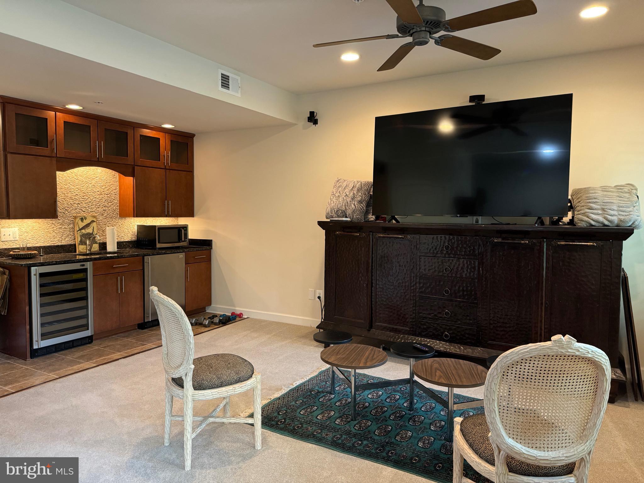 ONE LOUDOUN LAND BAY B - Residential Lease