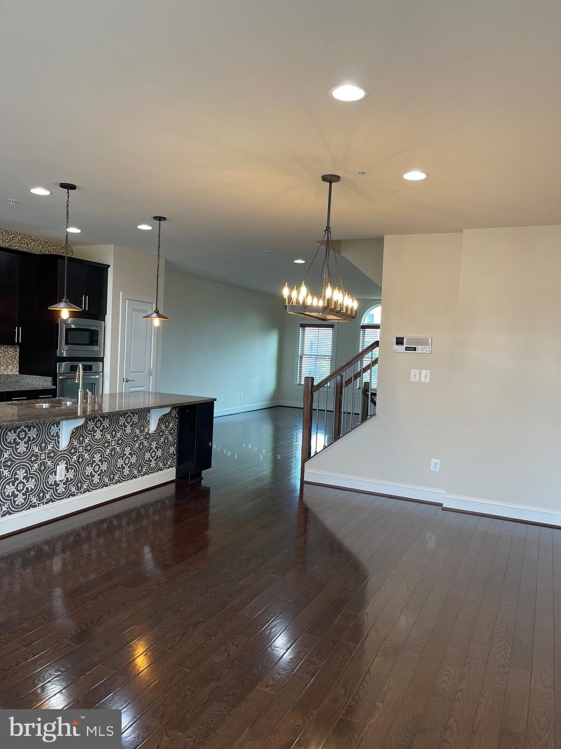 ONE LOUDOUN LAND BAY B - Residential Lease