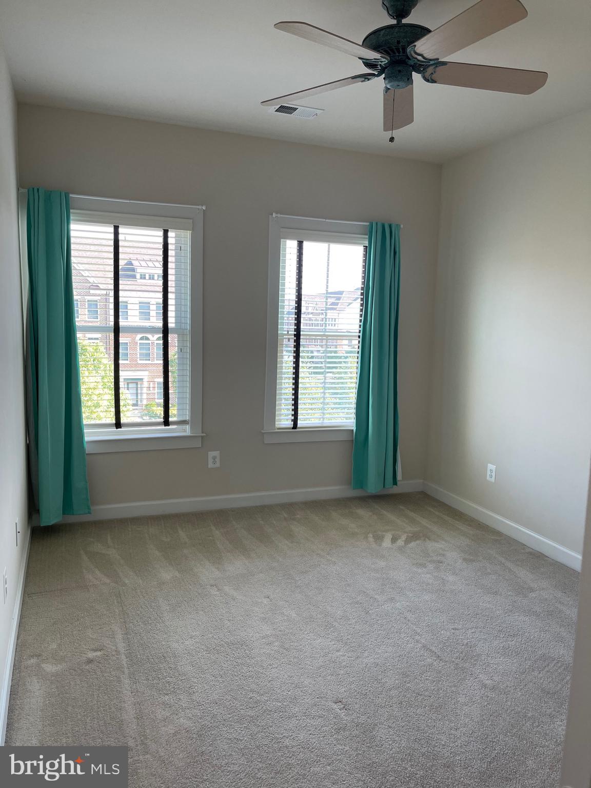 ONE LOUDOUN LAND BAY B - Residential Lease