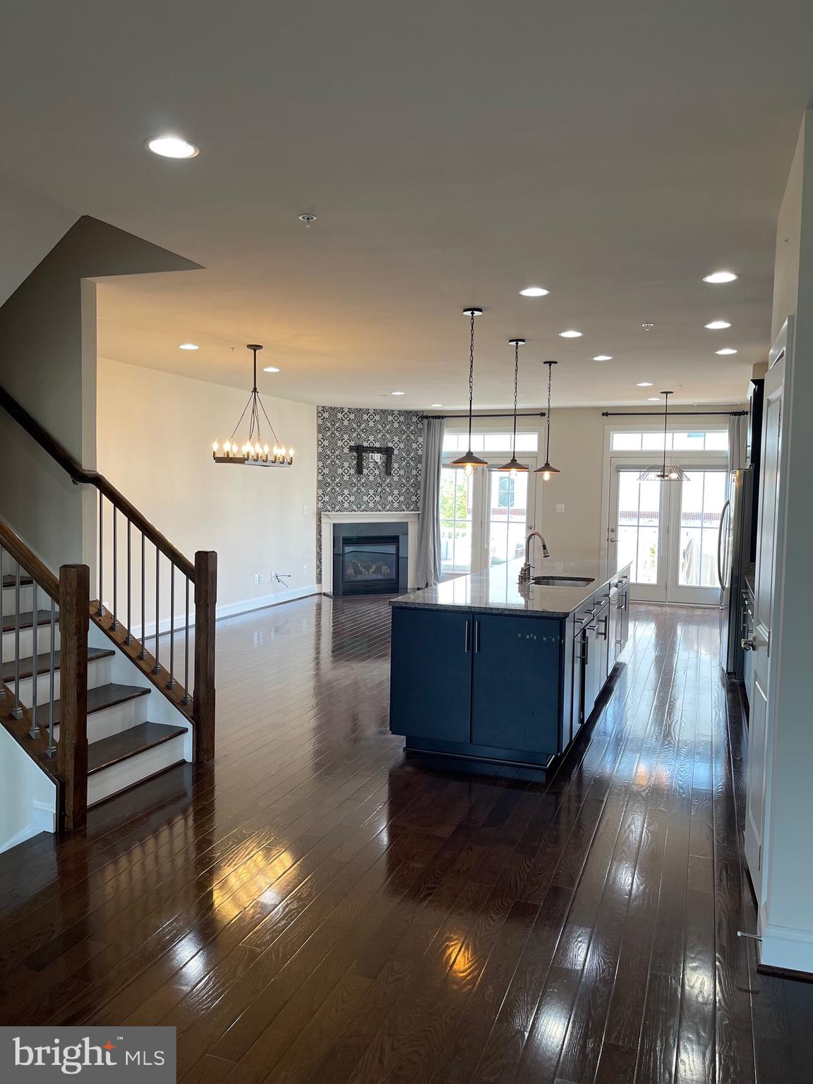 ONE LOUDOUN LAND BAY B - Residential Lease