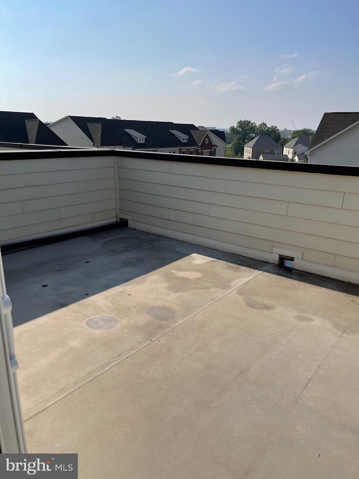 ONE LOUDOUN LAND BAY B - Residential Lease