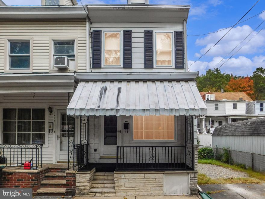 This well-cared for home will have you at hello upon opening the front door!  The electric crackling fireplace in your living room gives off ambiance and warmth.  The 20-handle eat in kitchen has appliances and a dedicated pantry.  The second floor offers three nice sized bedrooms and full bath.  Level 3 has plenty more storage.  Affixed on a cul-de-sac typically provides a low-traffic area.  Homes aren't just houses-they're part of our stories.