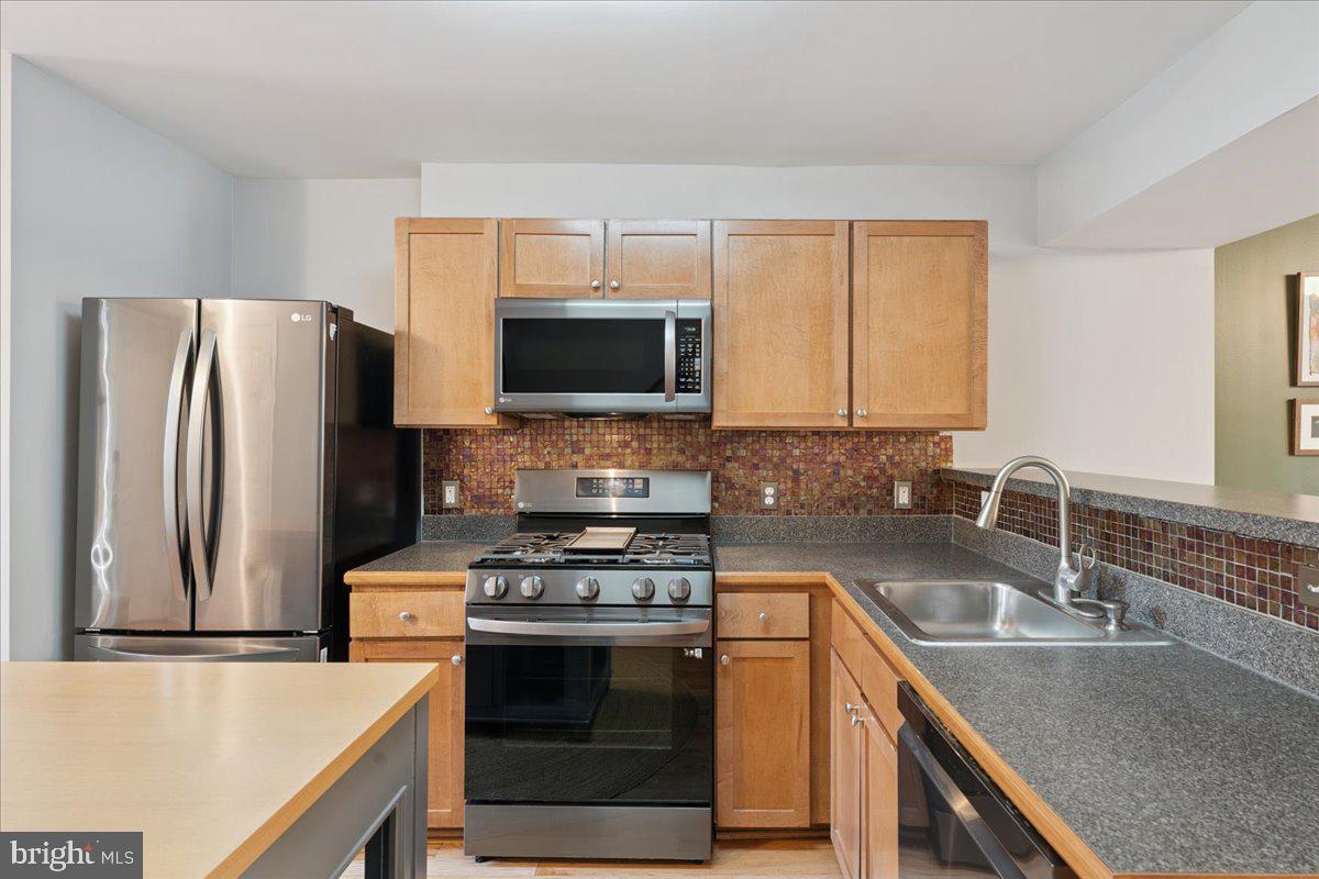 PARKSIDE AT ALEXANDRIA - Residential