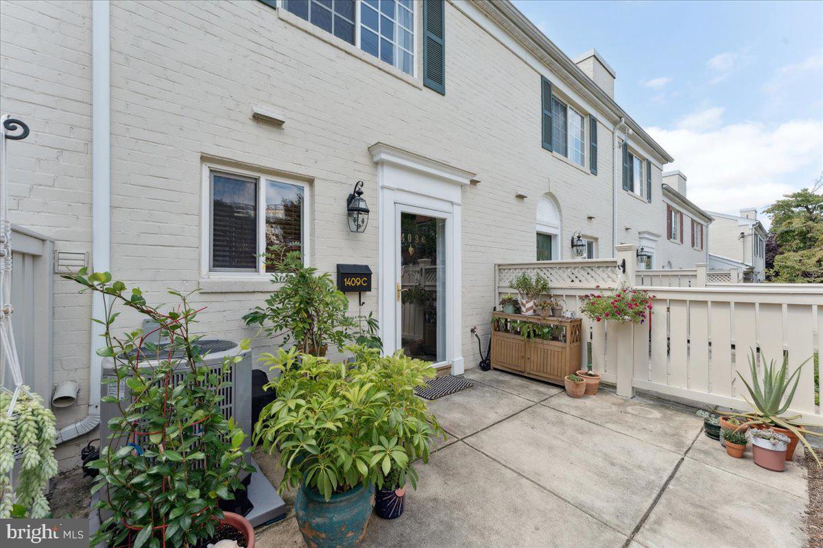 1409 N VAN DORN STREET C