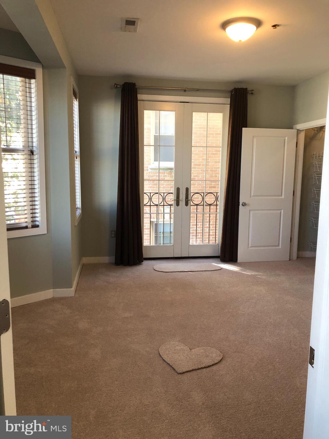 UNIVERSITY CITY - Residential Lease