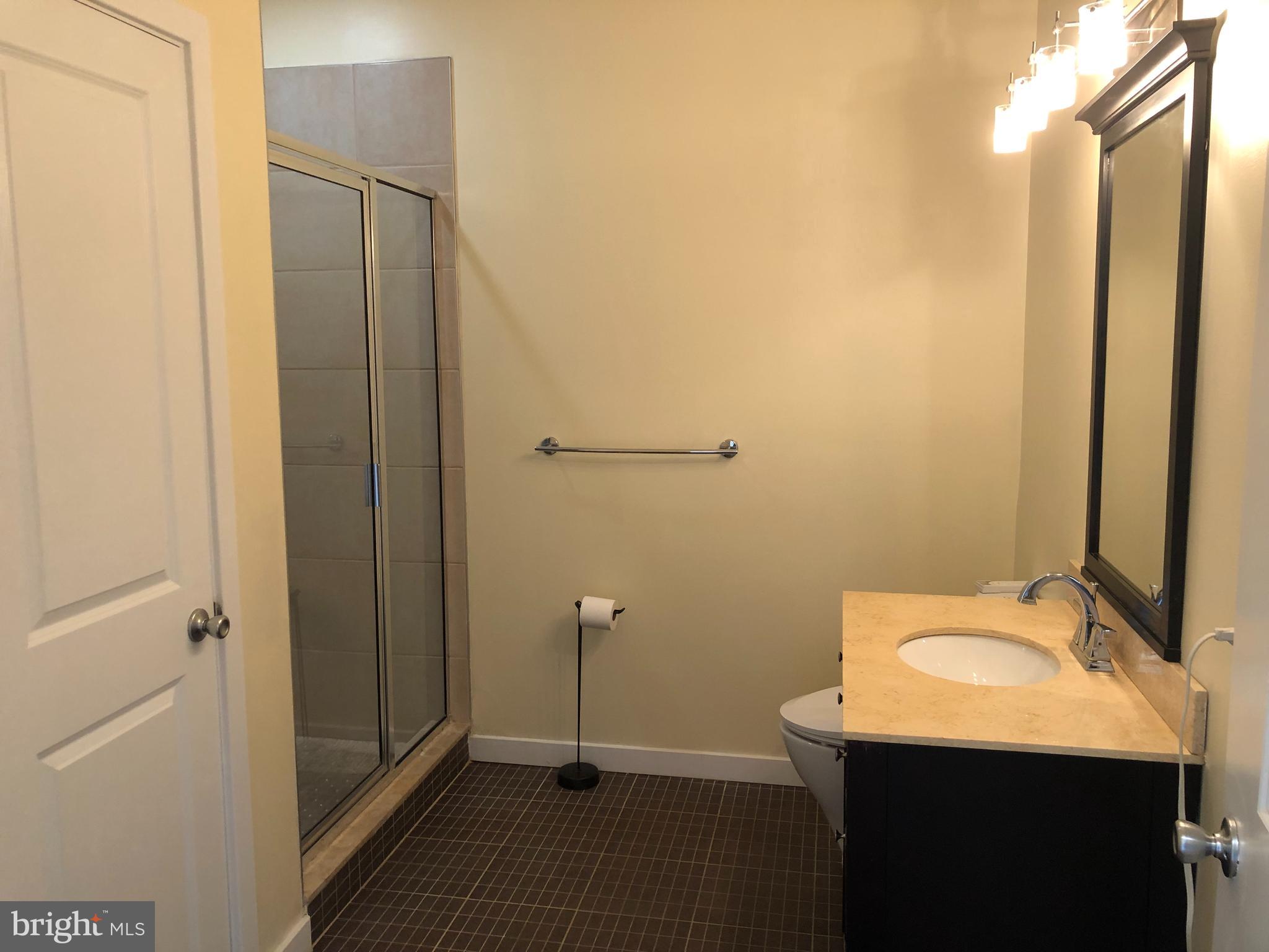 UNIVERSITY CITY - Residential Lease