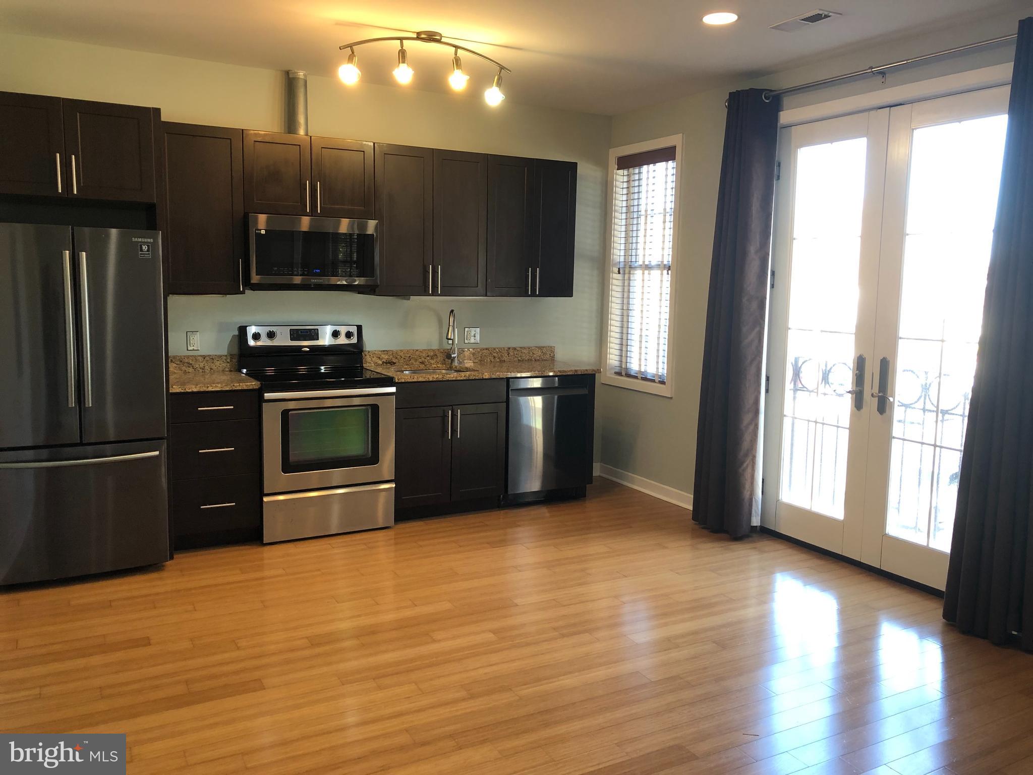 UNIVERSITY CITY - Residential Lease