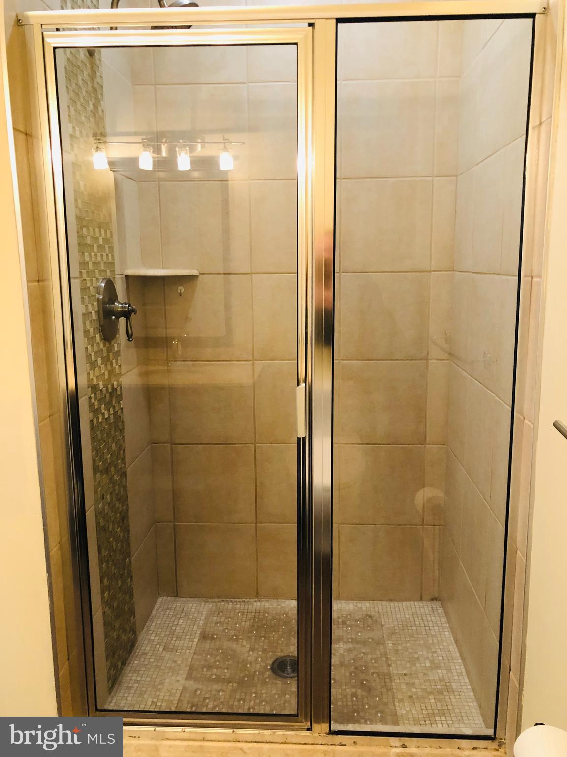 UNIVERSITY CITY - Residential Lease