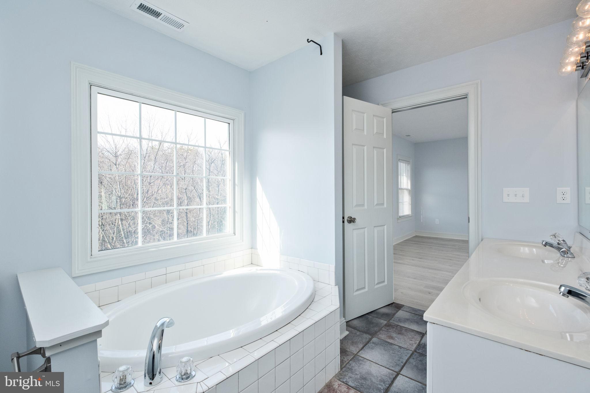 HAMPSHIRE ESTATES - Residential