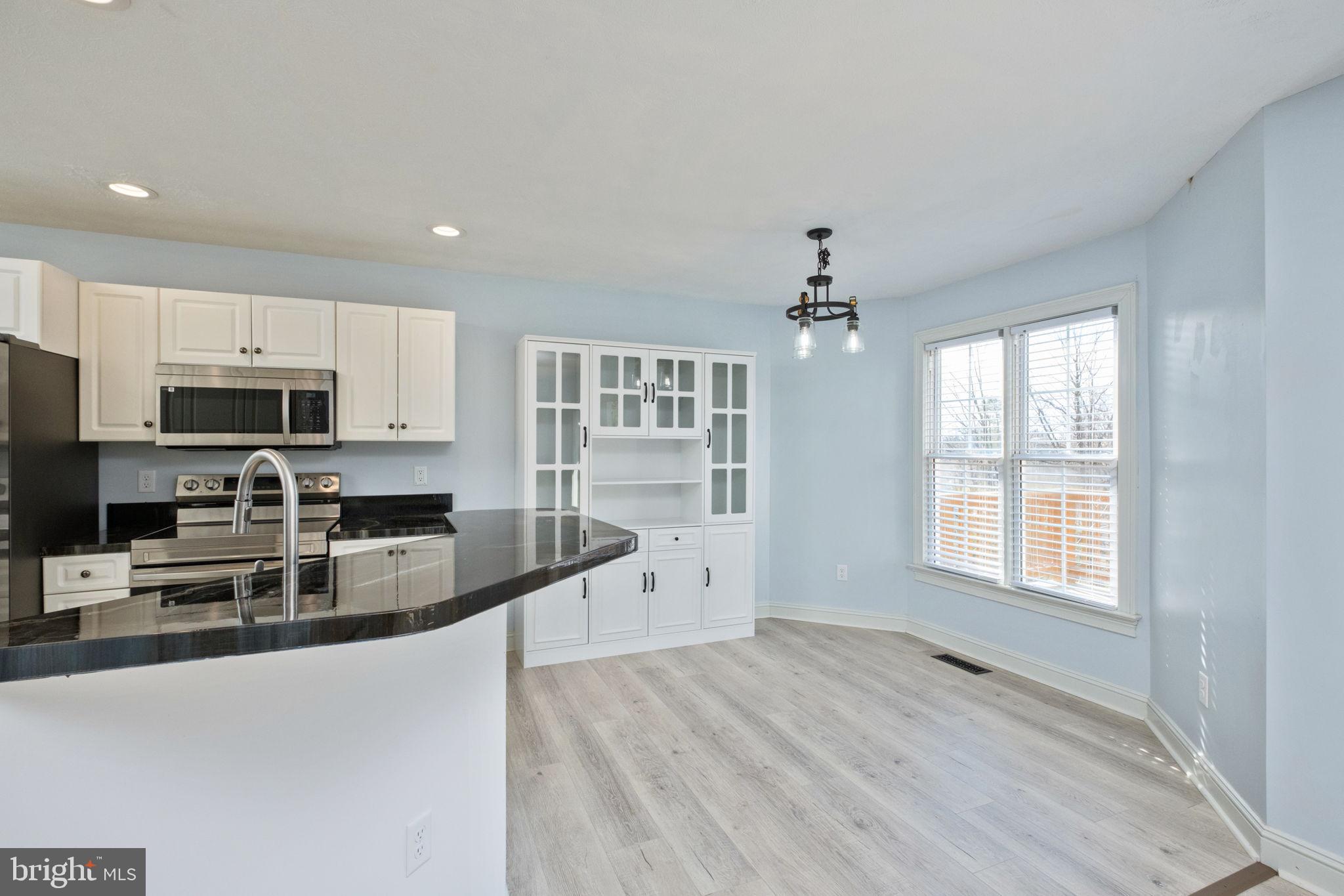 HAMPSHIRE ESTATES - Residential