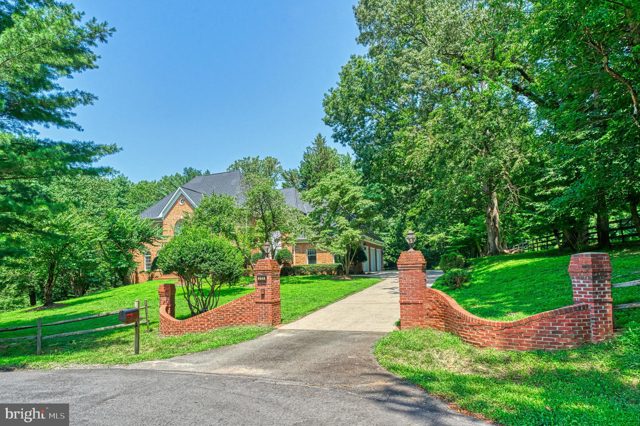250 GOLDEN WOODS COURT