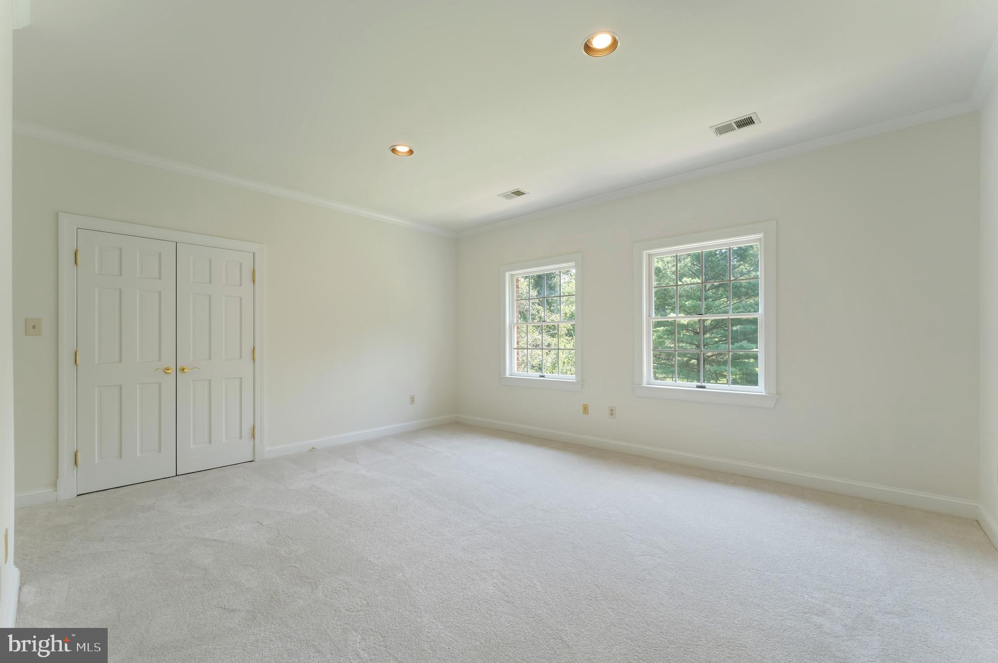 GOLDEN WOODS - Residential