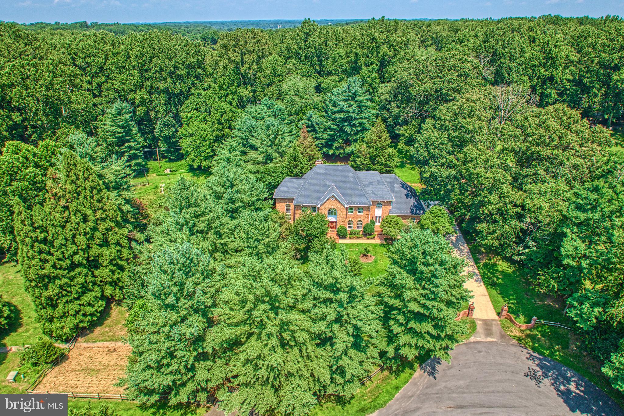 GOLDEN WOODS - Residential