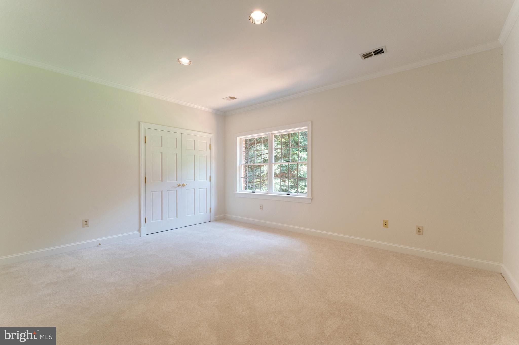 GOLDEN WOODS - Residential