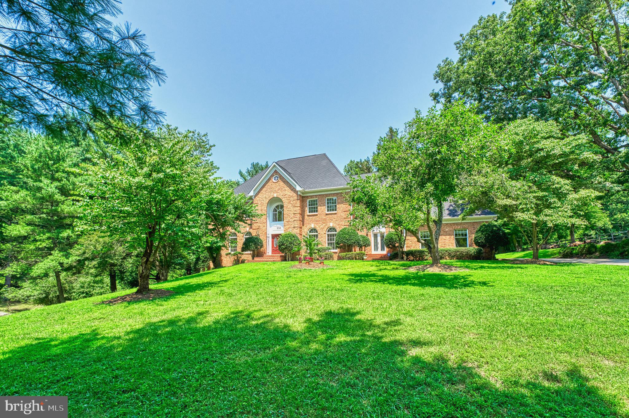 GOLDEN WOODS - Residential