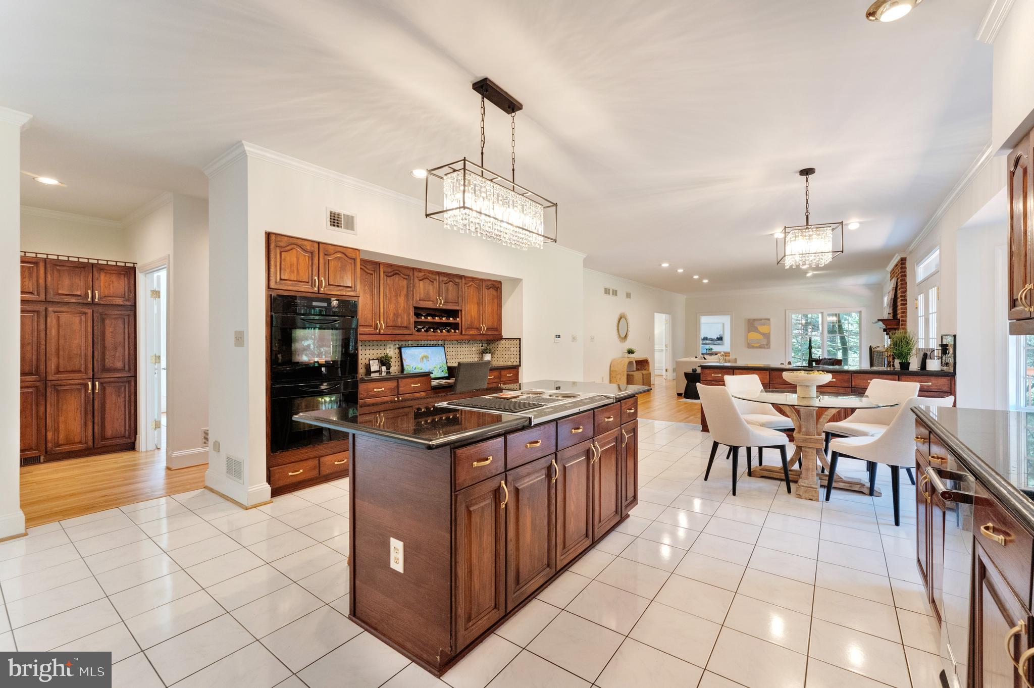 GOLDEN WOODS - Residential