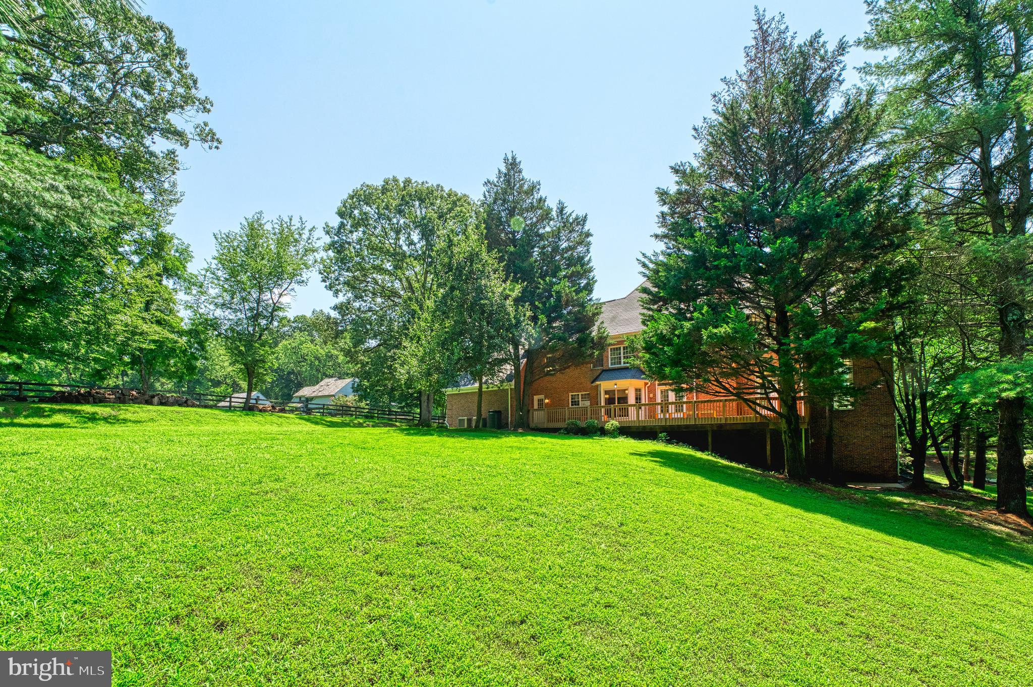 GOLDEN WOODS - Residential