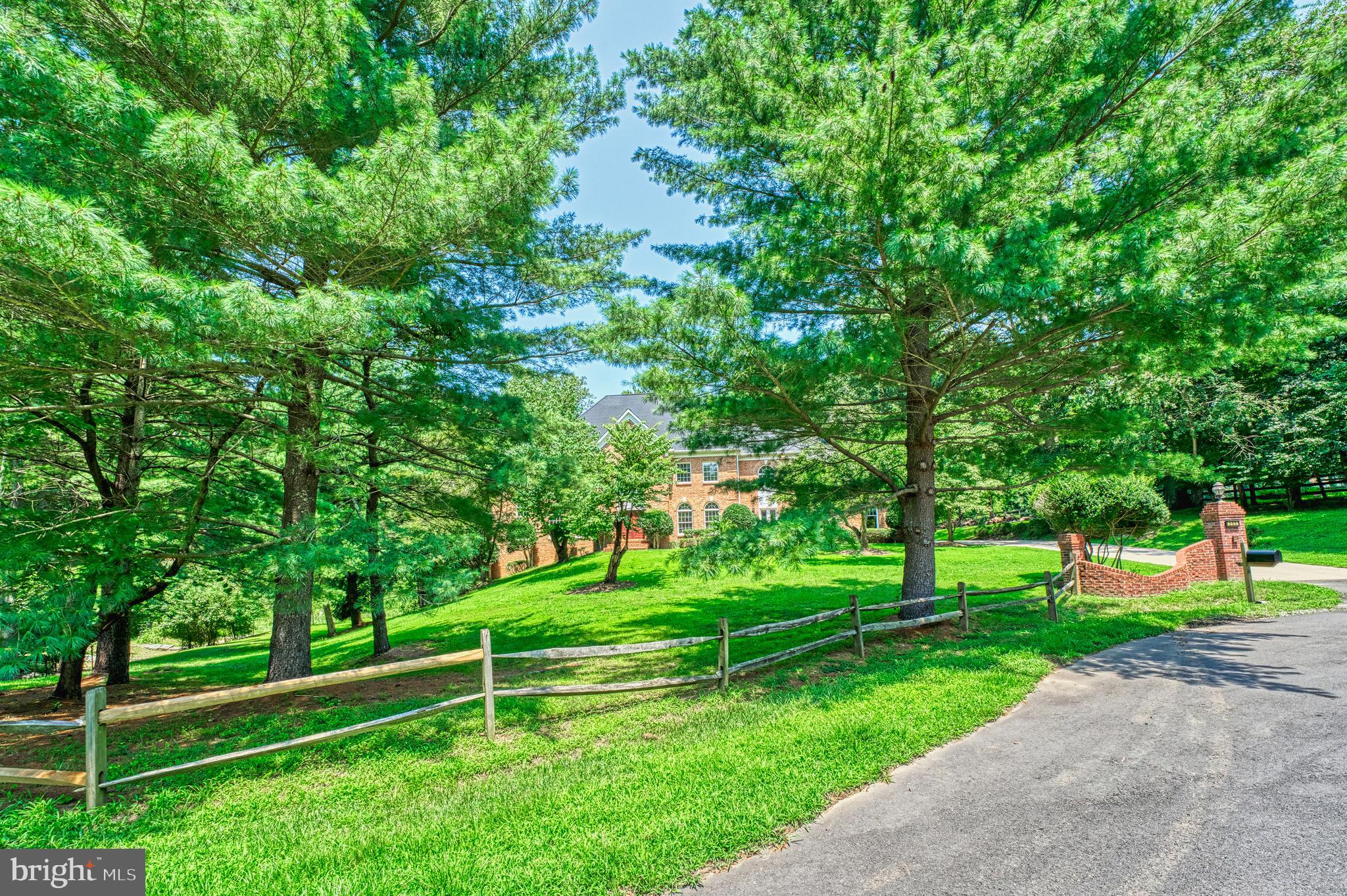 GOLDEN WOODS - Residential