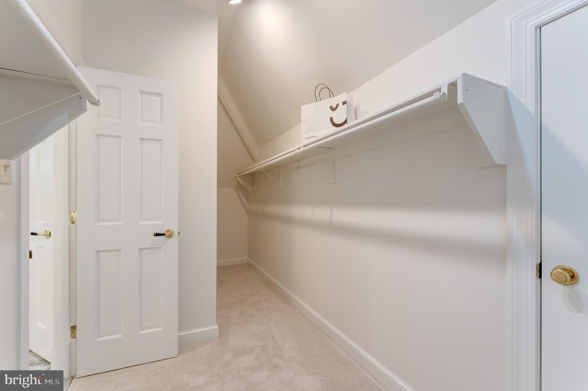 GOLDEN WOODS - Residential