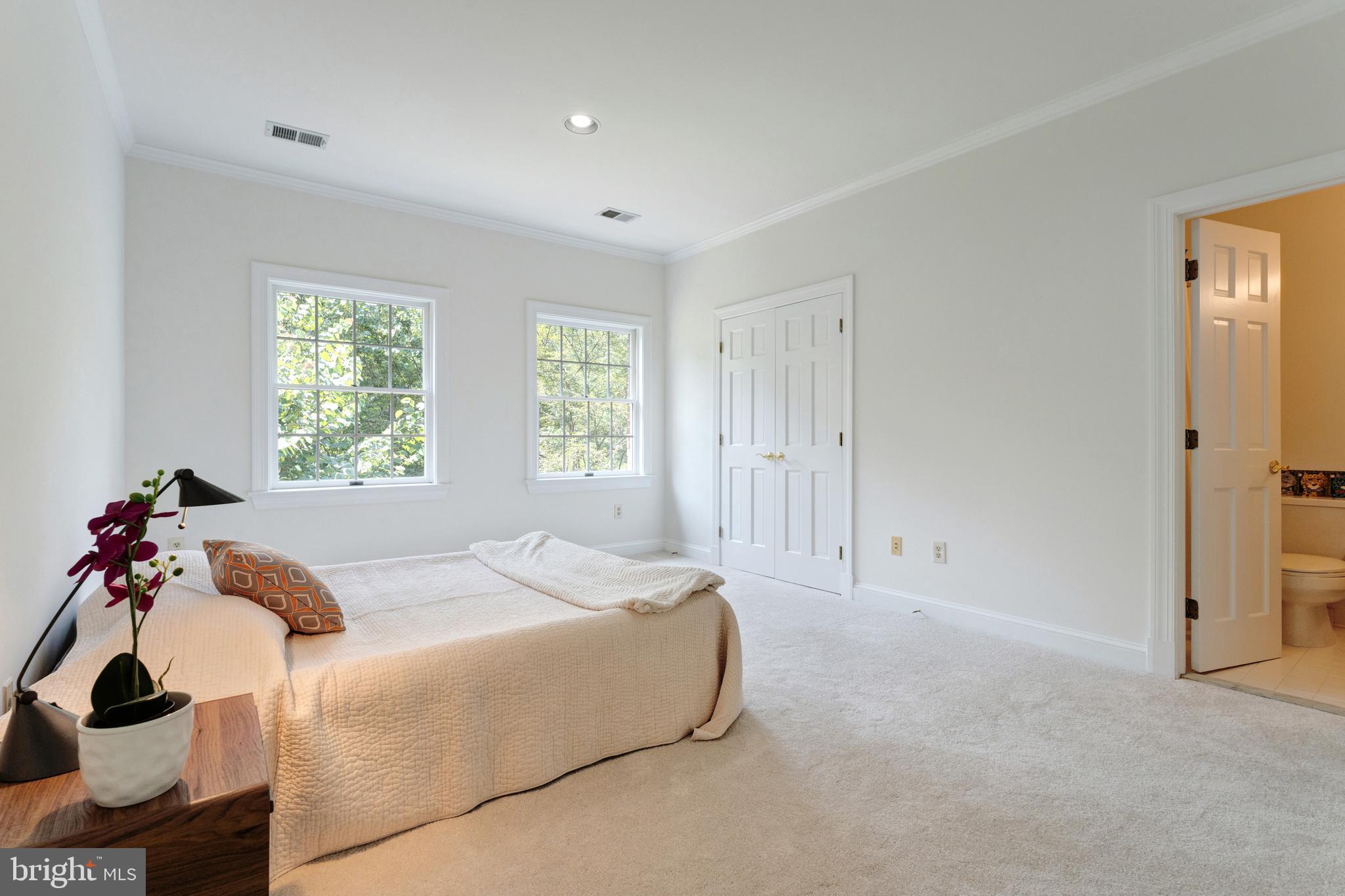 GOLDEN WOODS - Residential