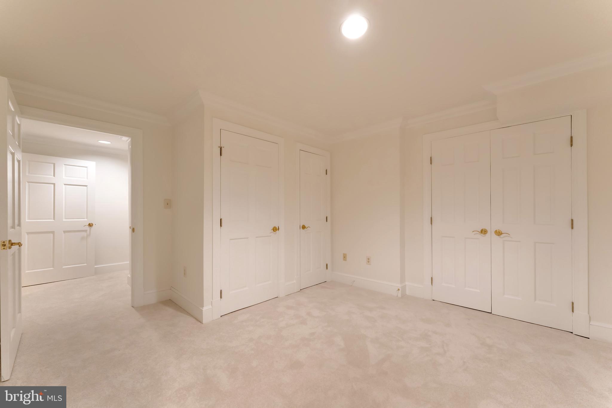 GOLDEN WOODS - Residential