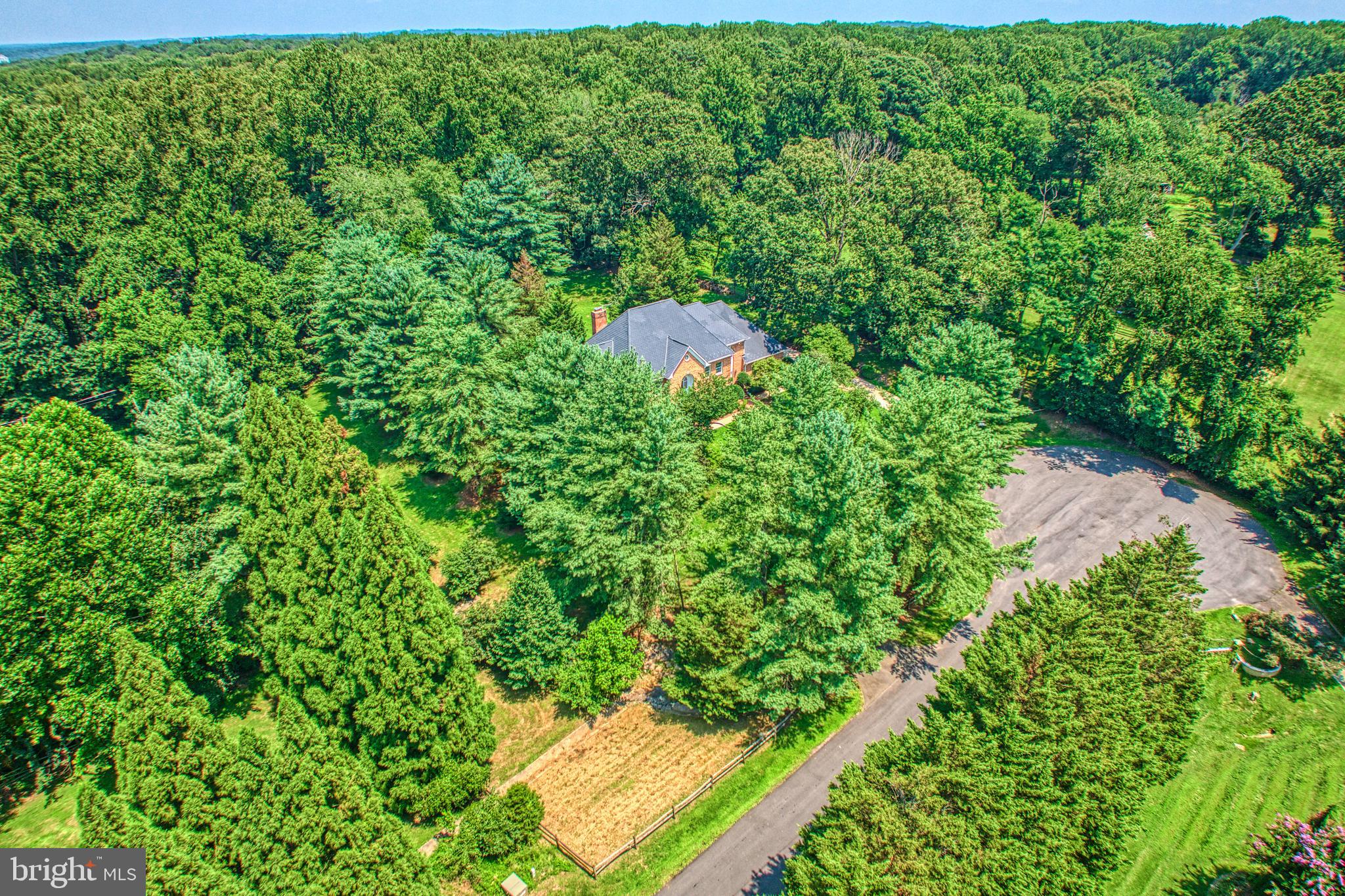 GOLDEN WOODS - Residential