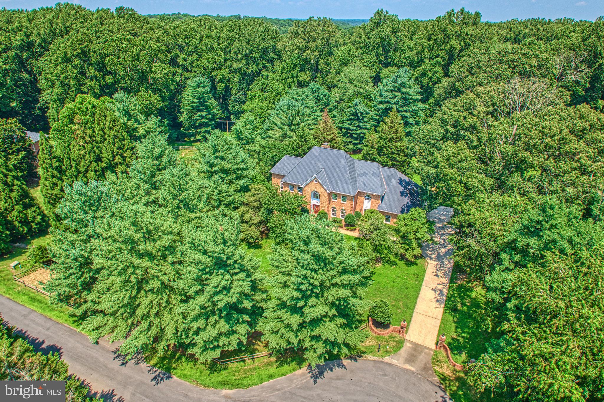 GOLDEN WOODS - Residential