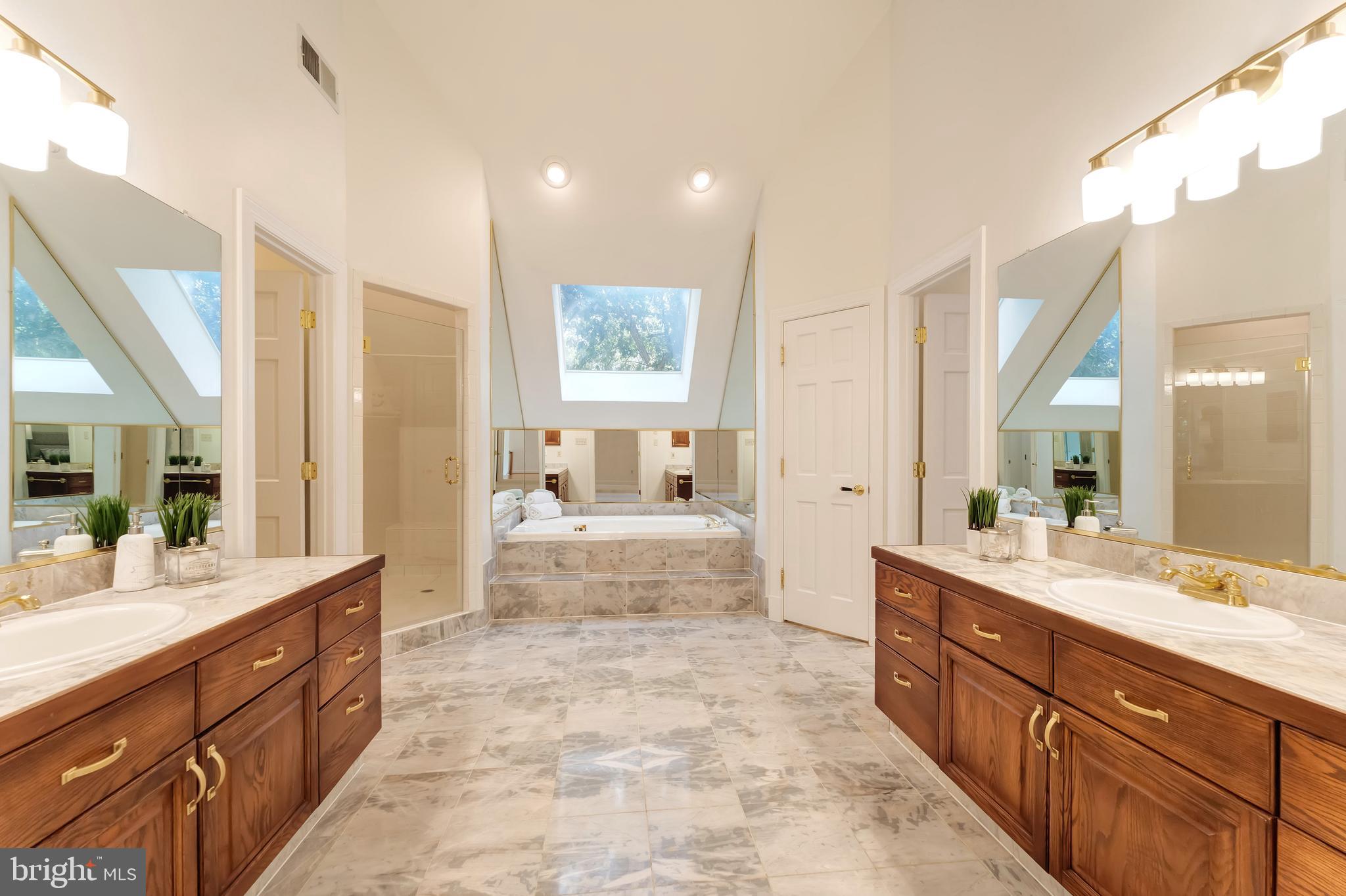 GOLDEN WOODS - Residential