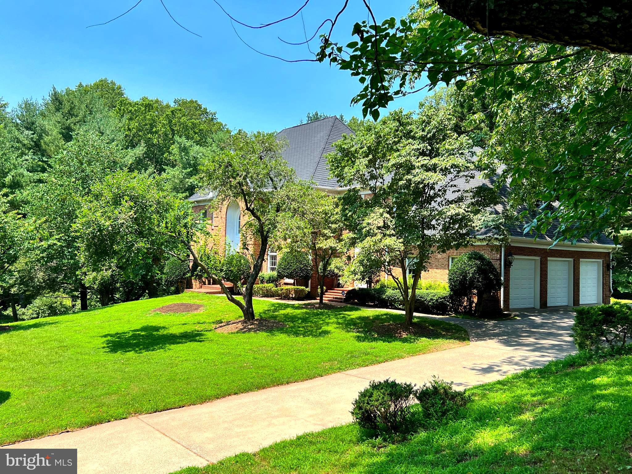 GOLDEN WOODS - Residential