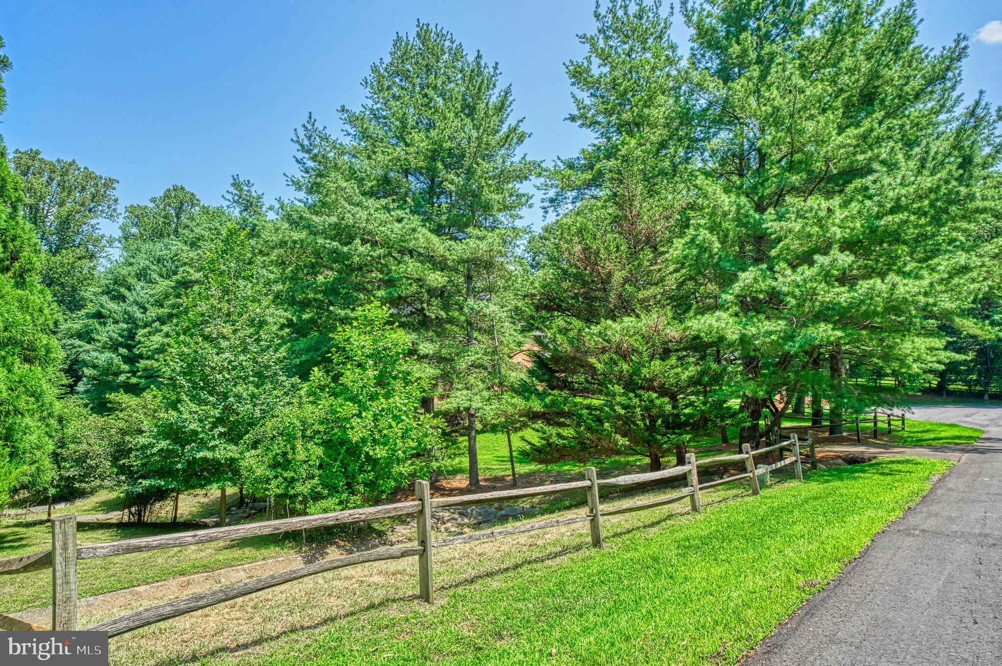 GOLDEN WOODS - Residential