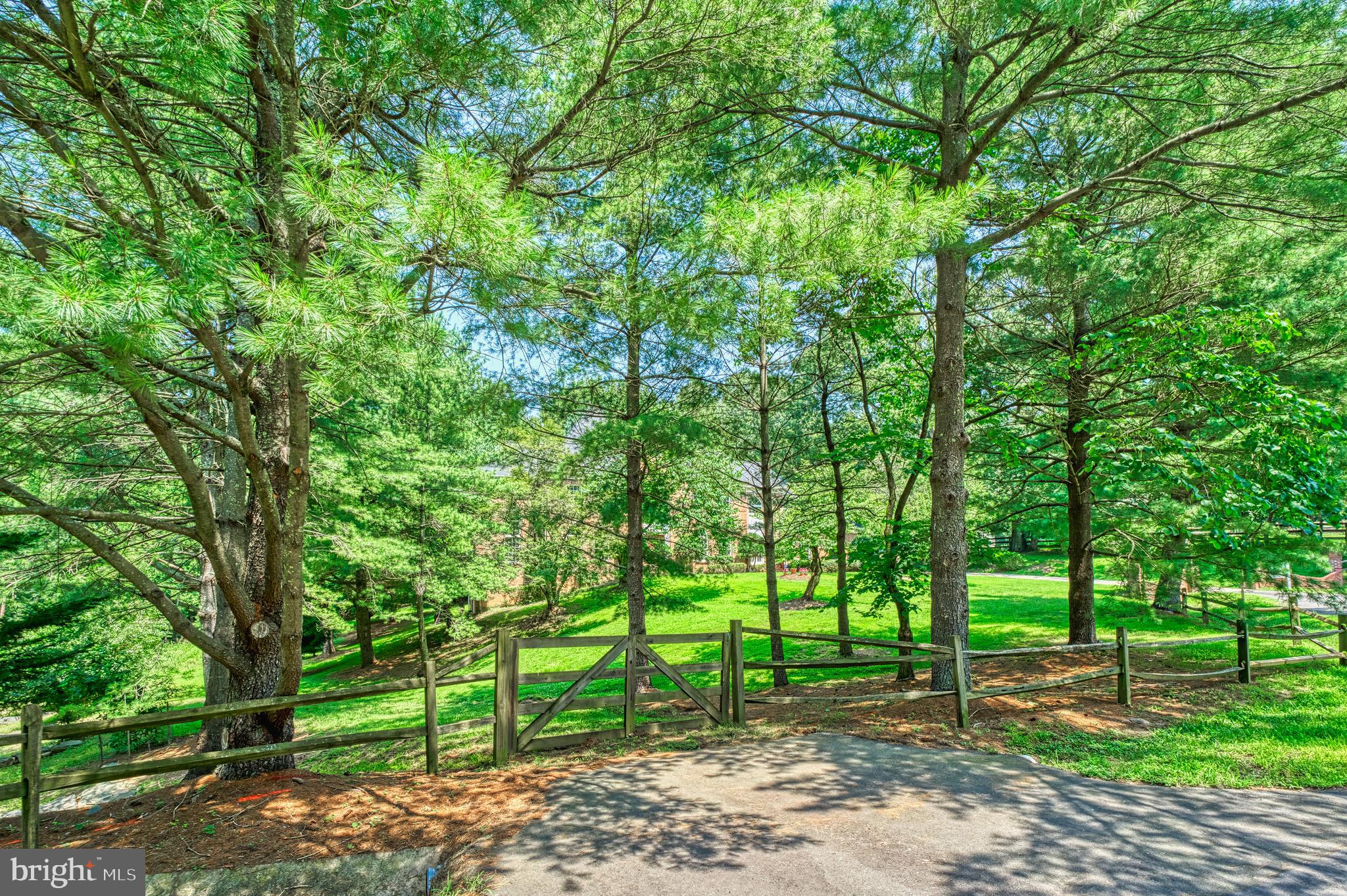 GOLDEN WOODS - Residential