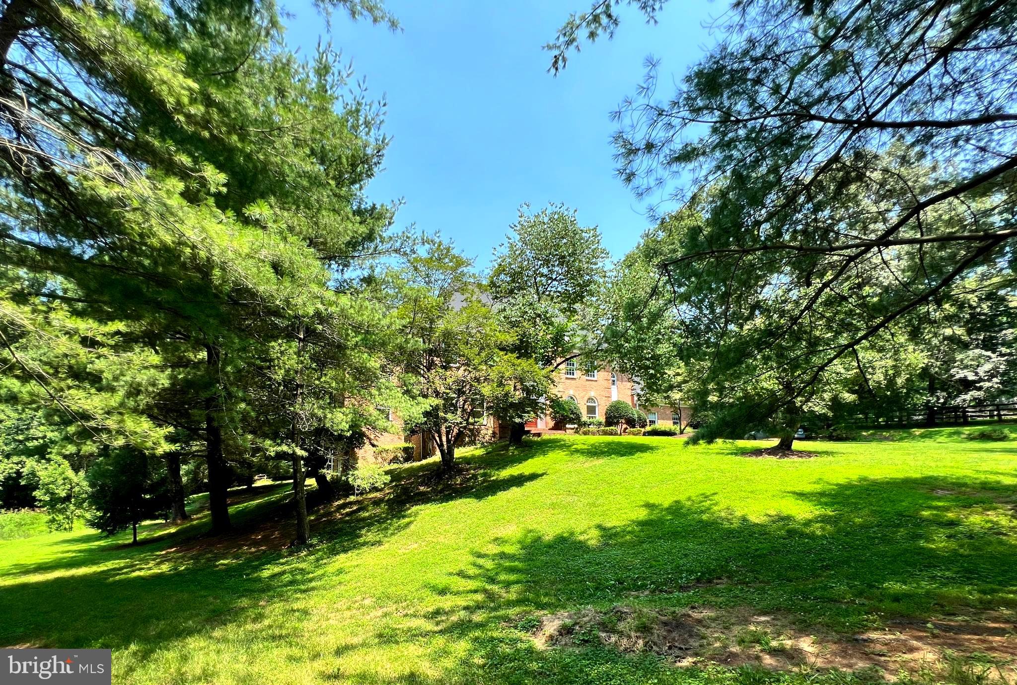 GOLDEN WOODS - Residential