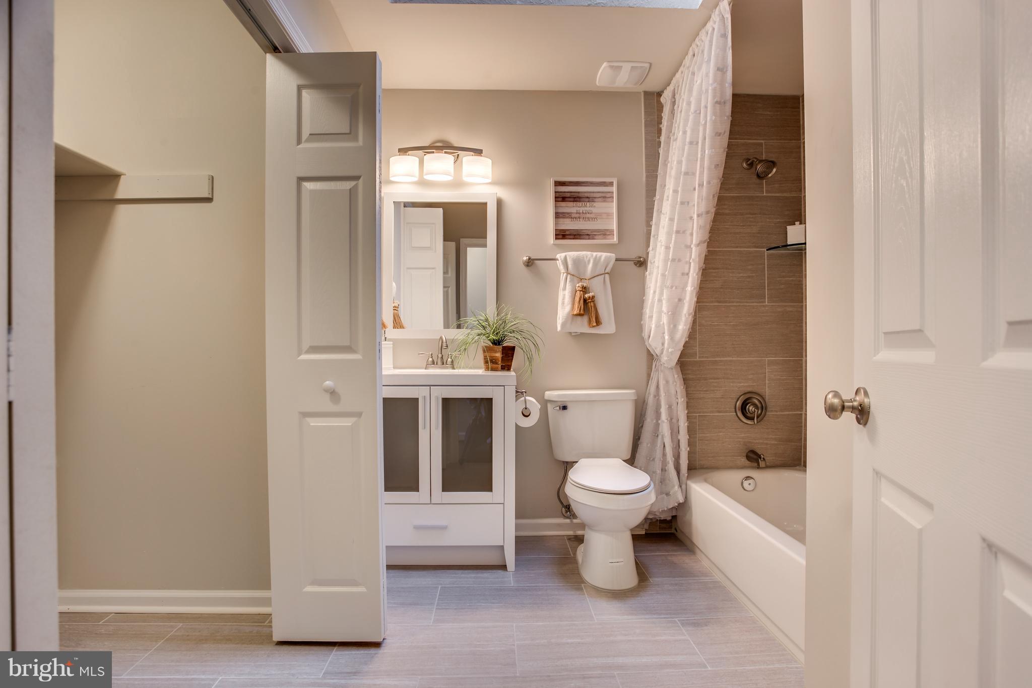 WALNUT RIDGE - Residential