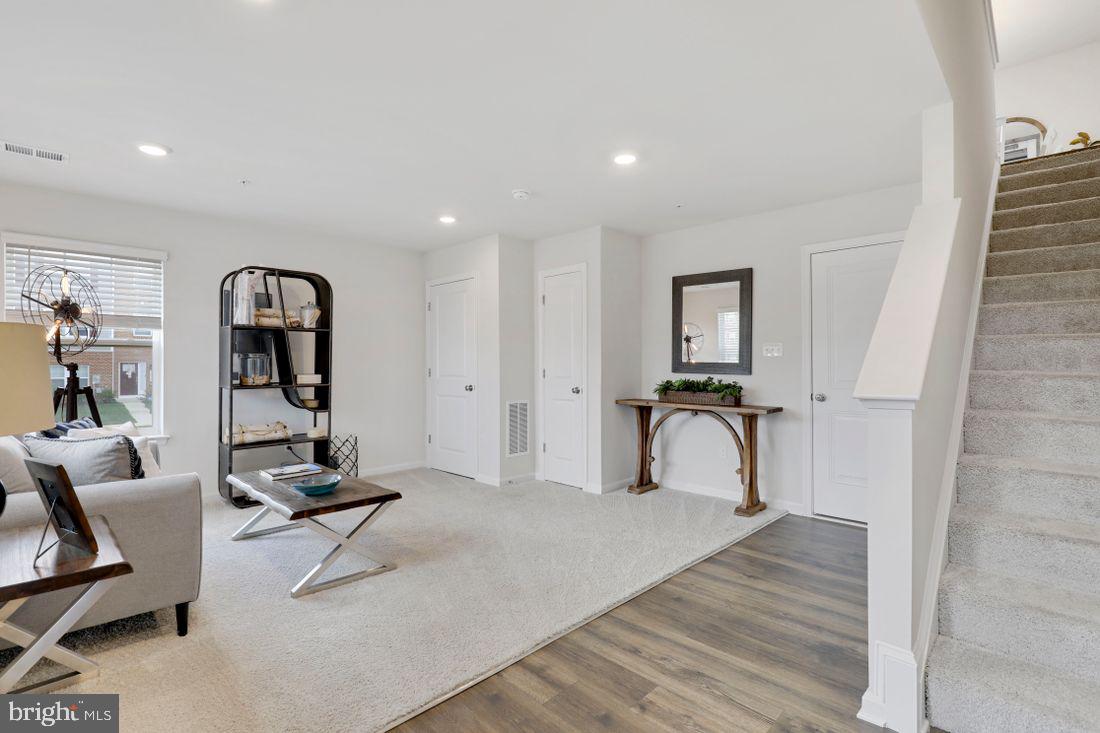 WOODYARD - Residential