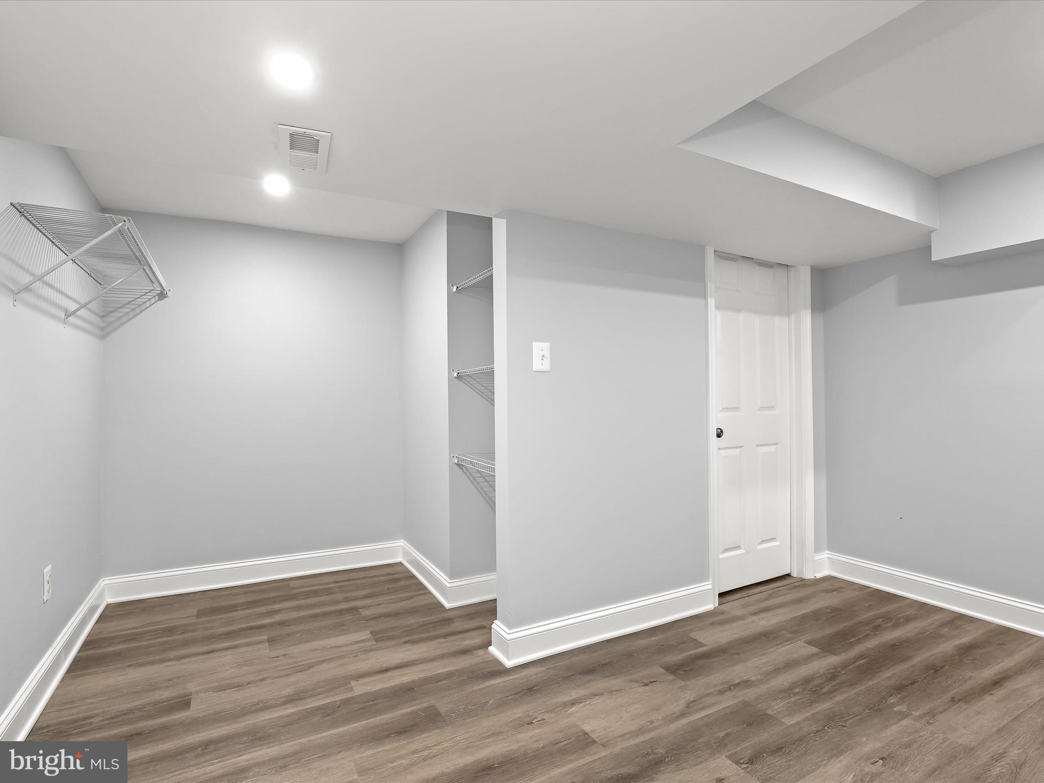 COLONIAL HOUSING - Residential