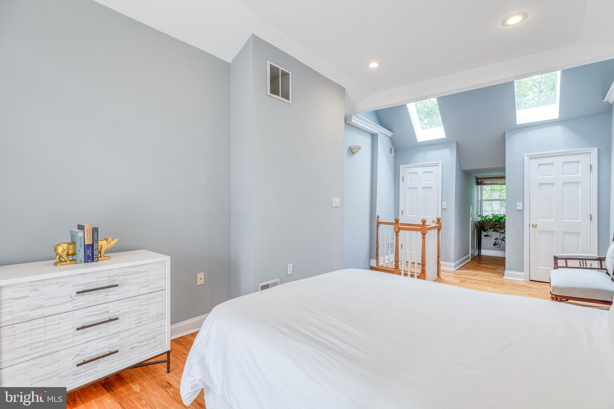 QUEEN VILLAGE - Residential Lease