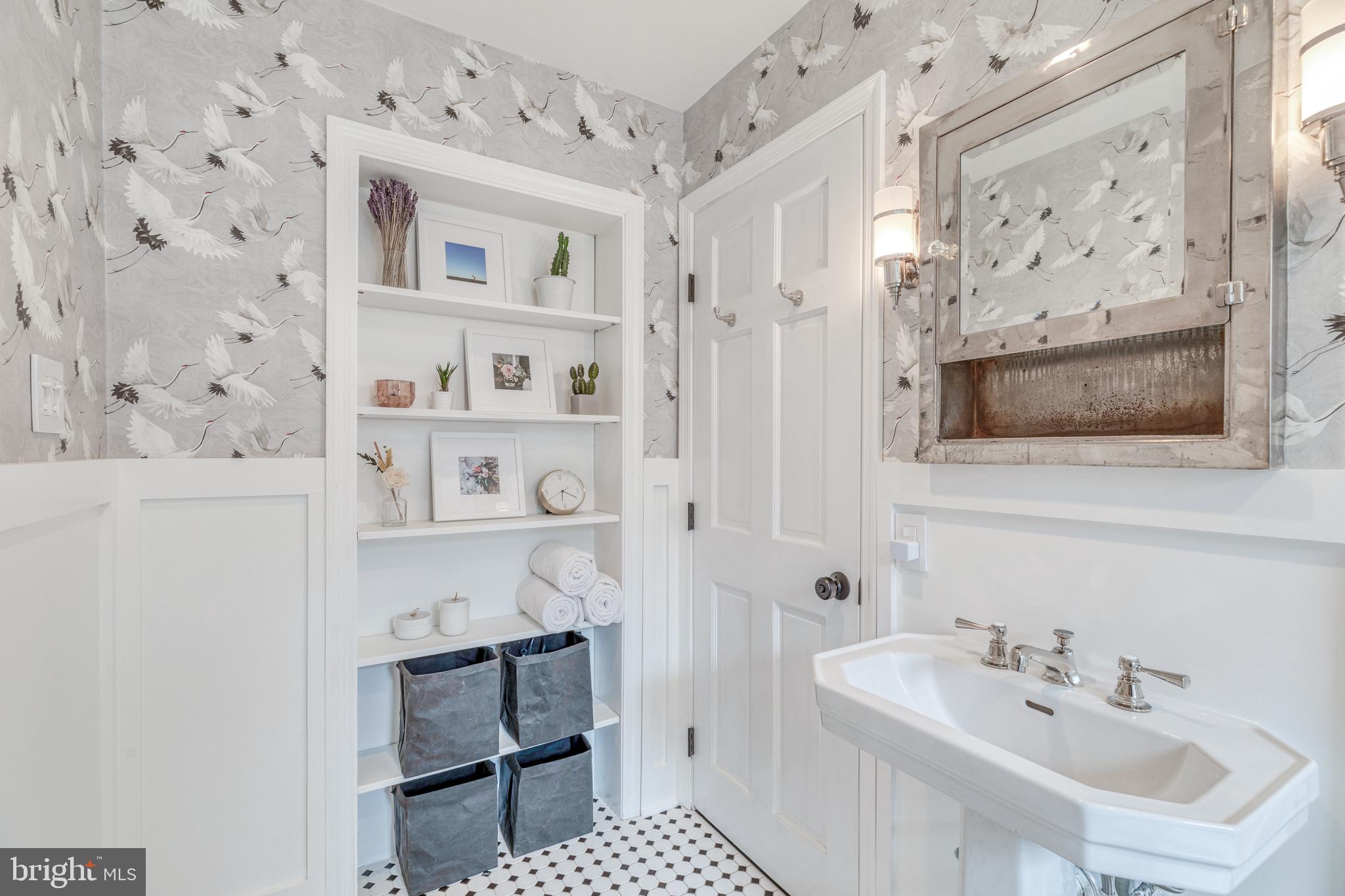 QUEEN VILLAGE - Residential Lease