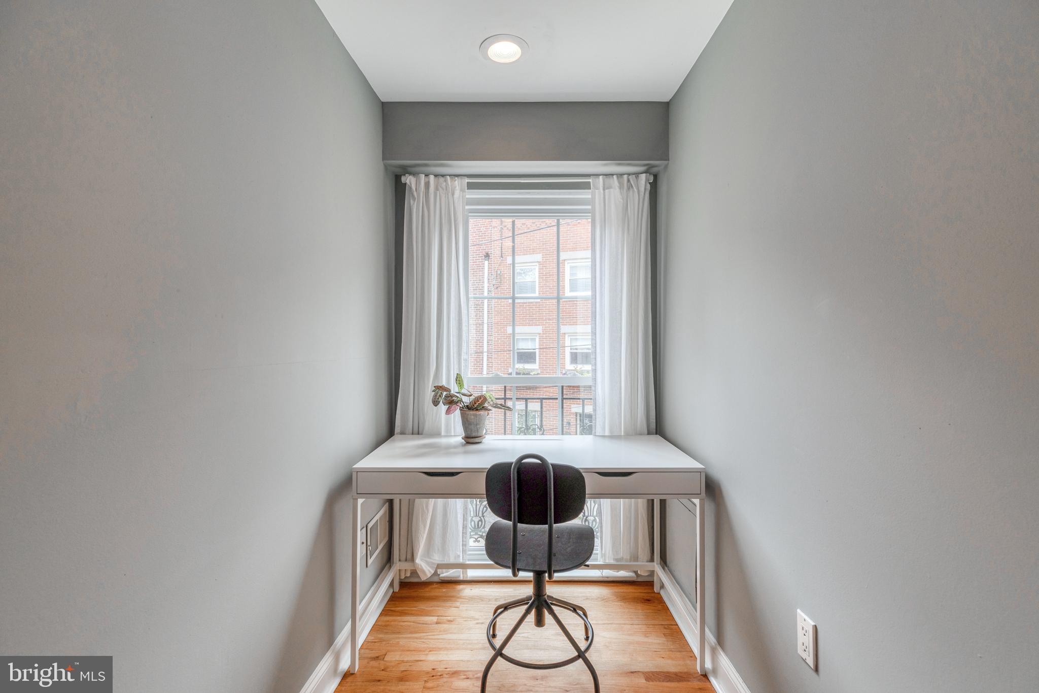 QUEEN VILLAGE - Residential Lease