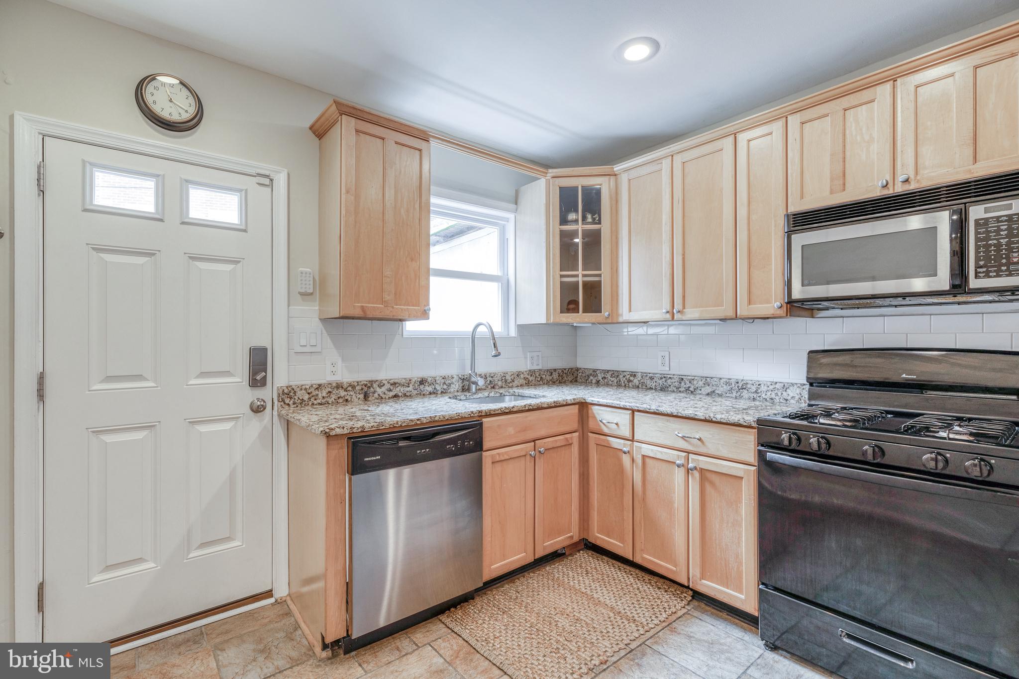 QUEEN VILLAGE - Residential Lease