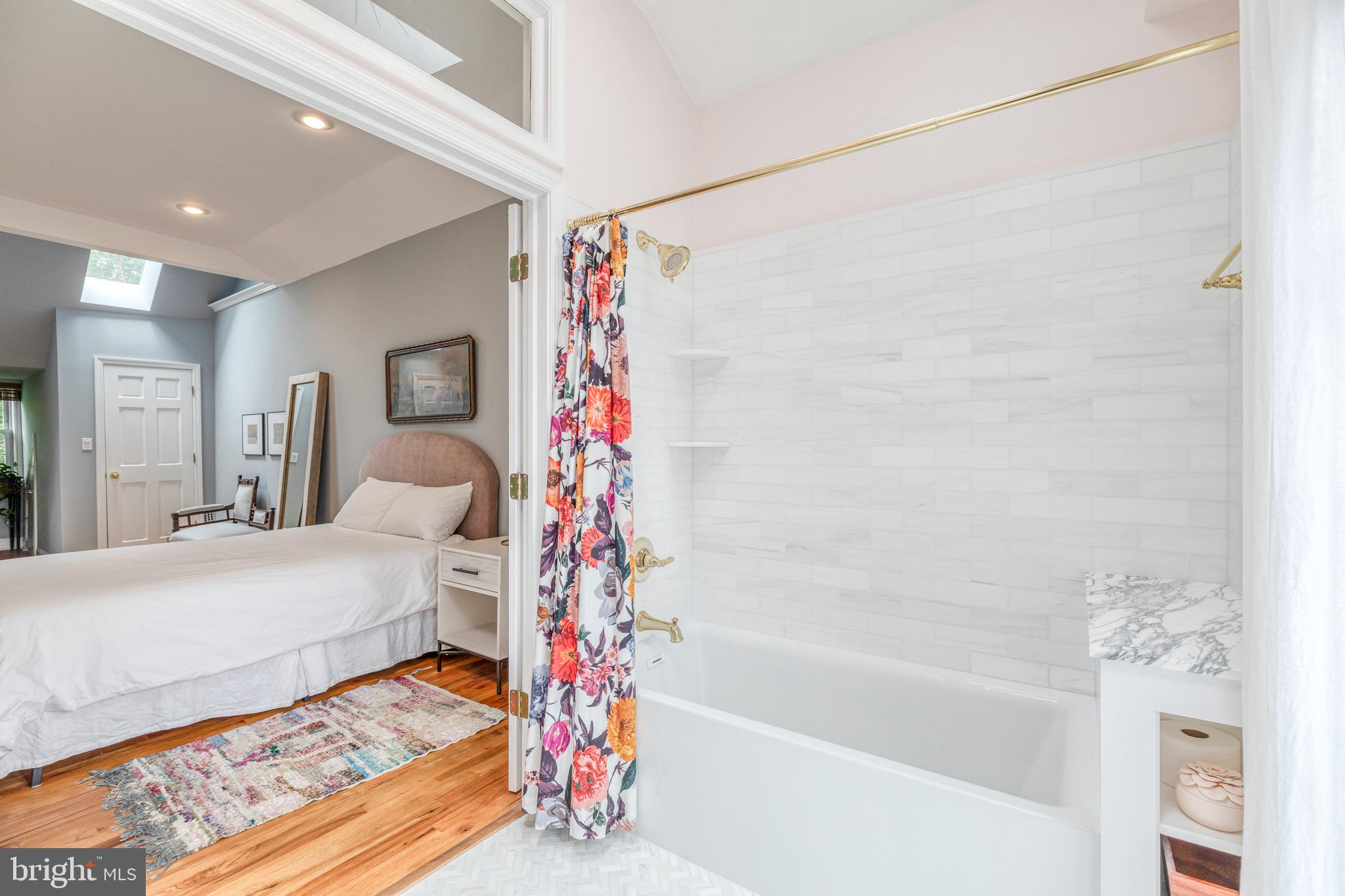 QUEEN VILLAGE - Residential Lease